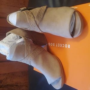 🎈3 for $60 Rocket Dog Women's Yuma Fabric Open Toe Cut-Out Stacked Heel Booti…